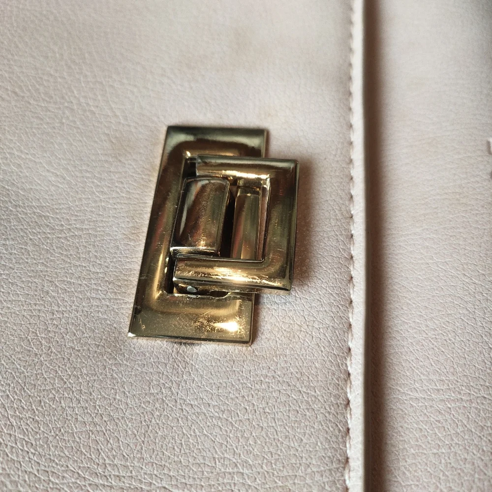 Caprese sling bag - Picture 6 of 9